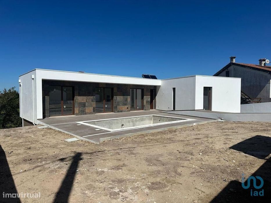 Casa / Villa T4 em Caldas da Rainha - Nossa Senhora do Pópulo, Coto e