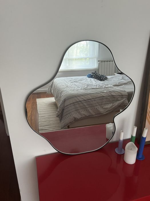 Espelho em metal preto