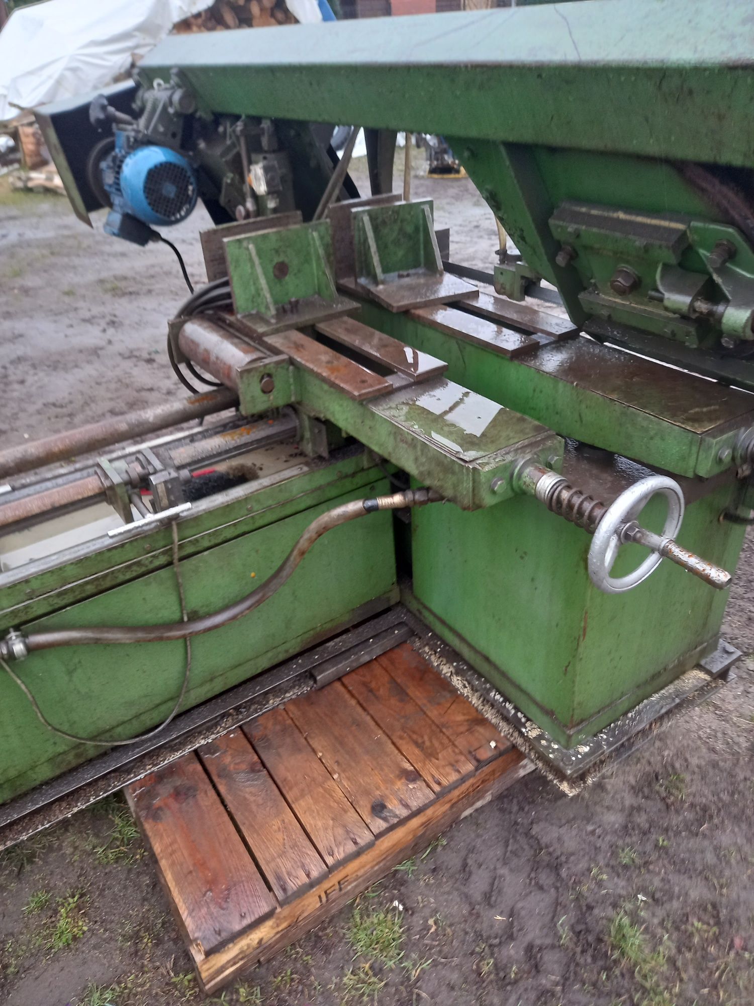 Piła taśmowa do metalu automat
