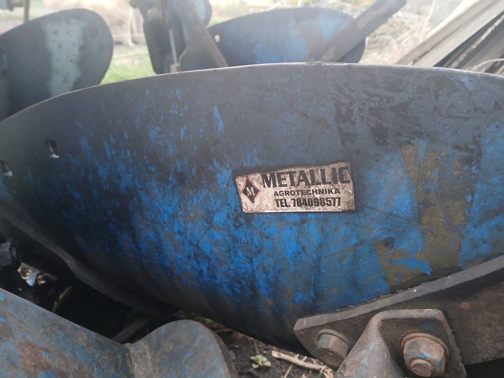 Продам плуг оборотний
