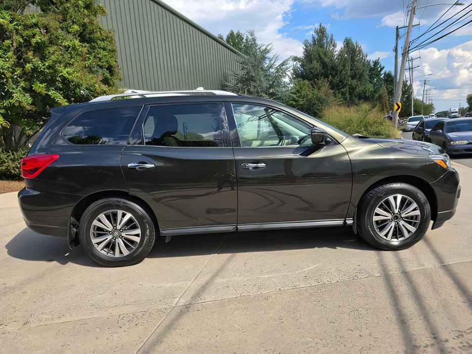 Nissan Pathfinder      2017