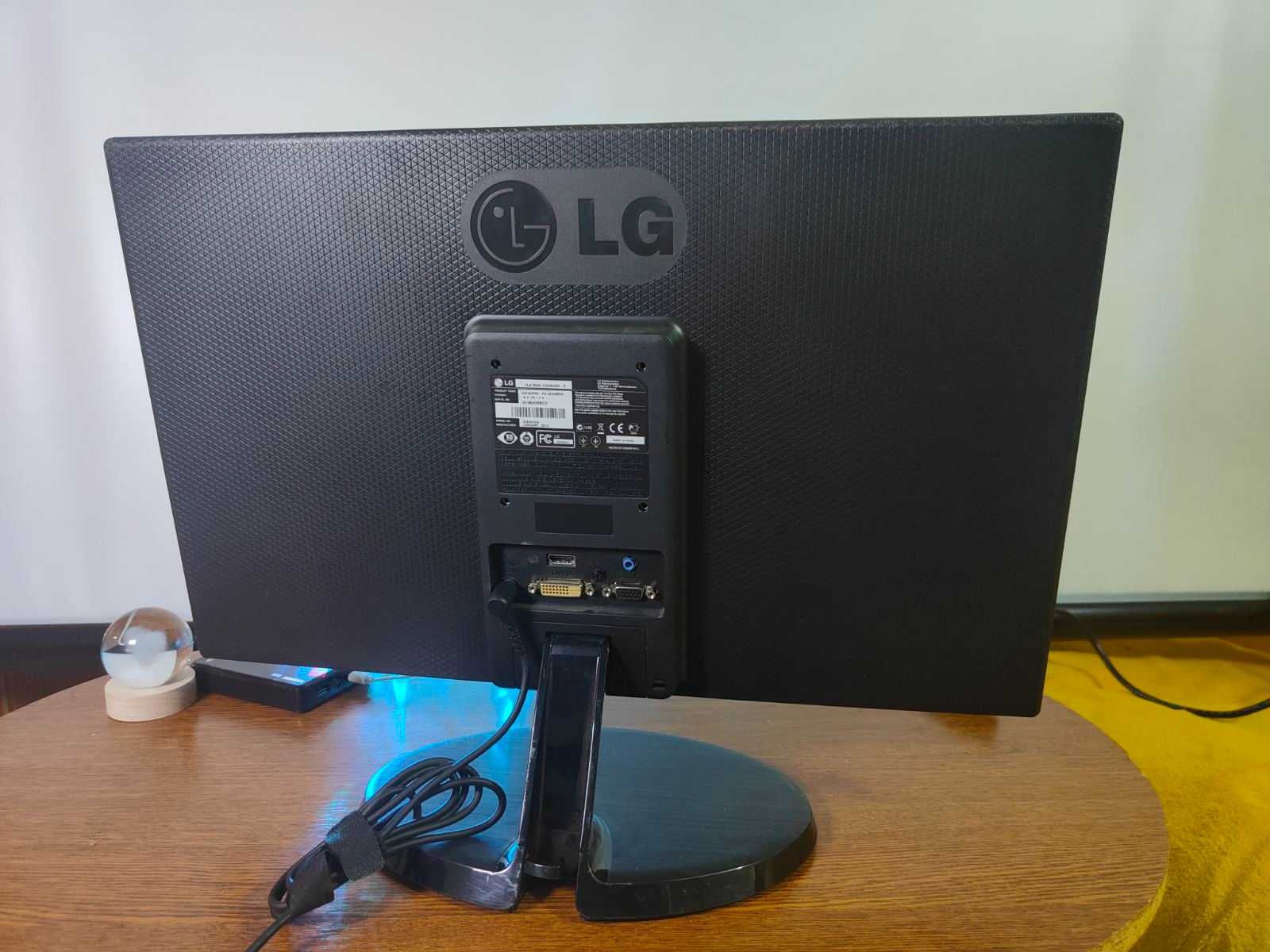 Монітор LG 22EA53VQ-P 21.5 дюйма, IPS, Full HD, 60 Гц