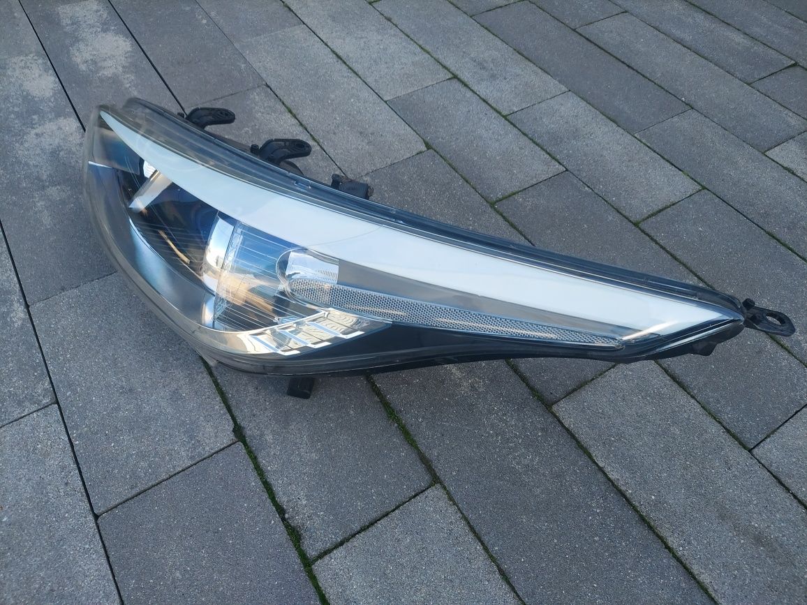 Reflektor lampa przód prawa lewa /europejska/ Kia ceed II 2