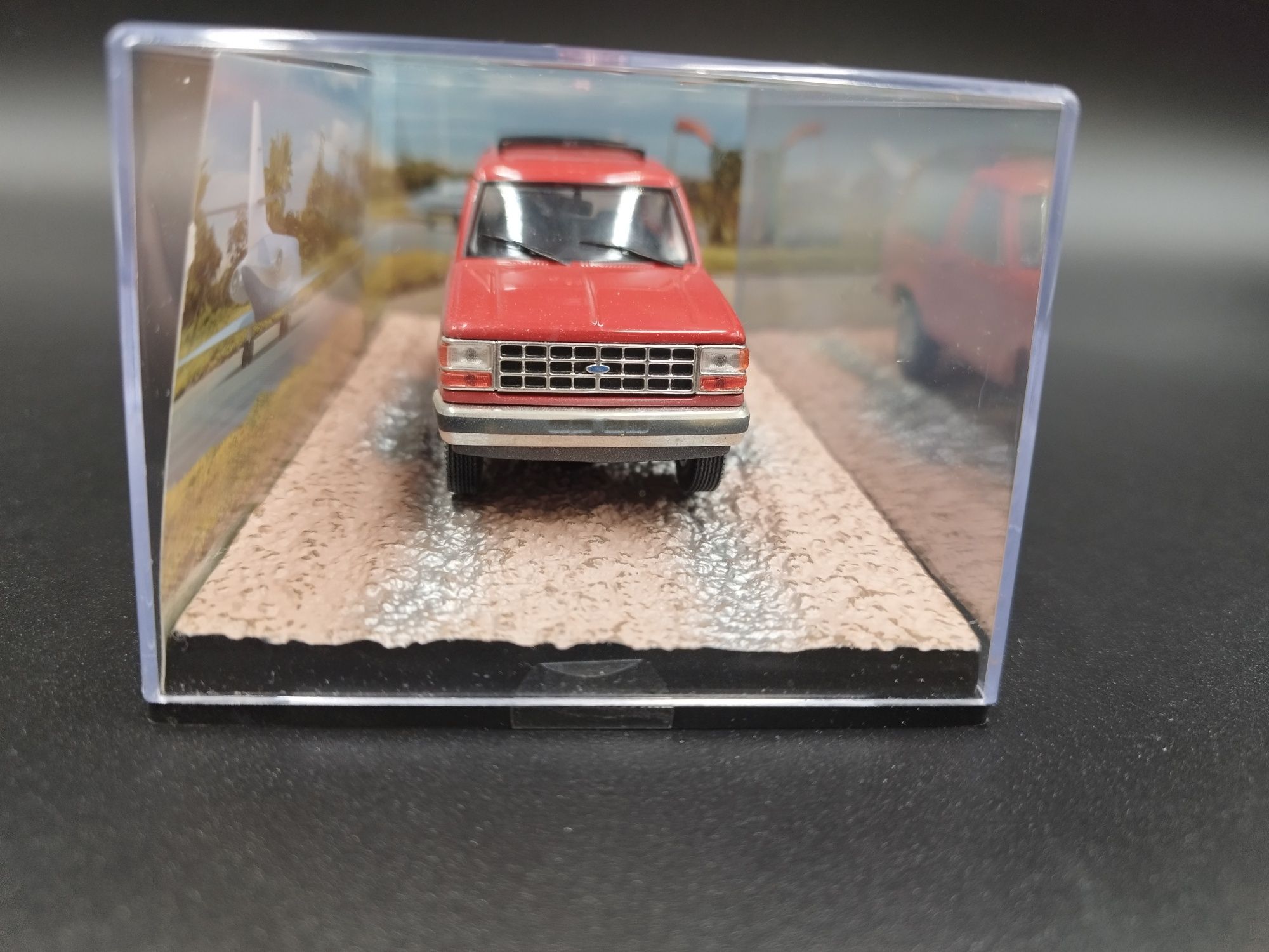 1:43 Ford Bronco 2 James Bond 007 "Quantum Of Solace" model