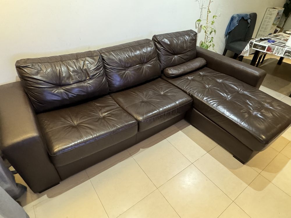 Sofá em pele com chaise lounge + sofá cama