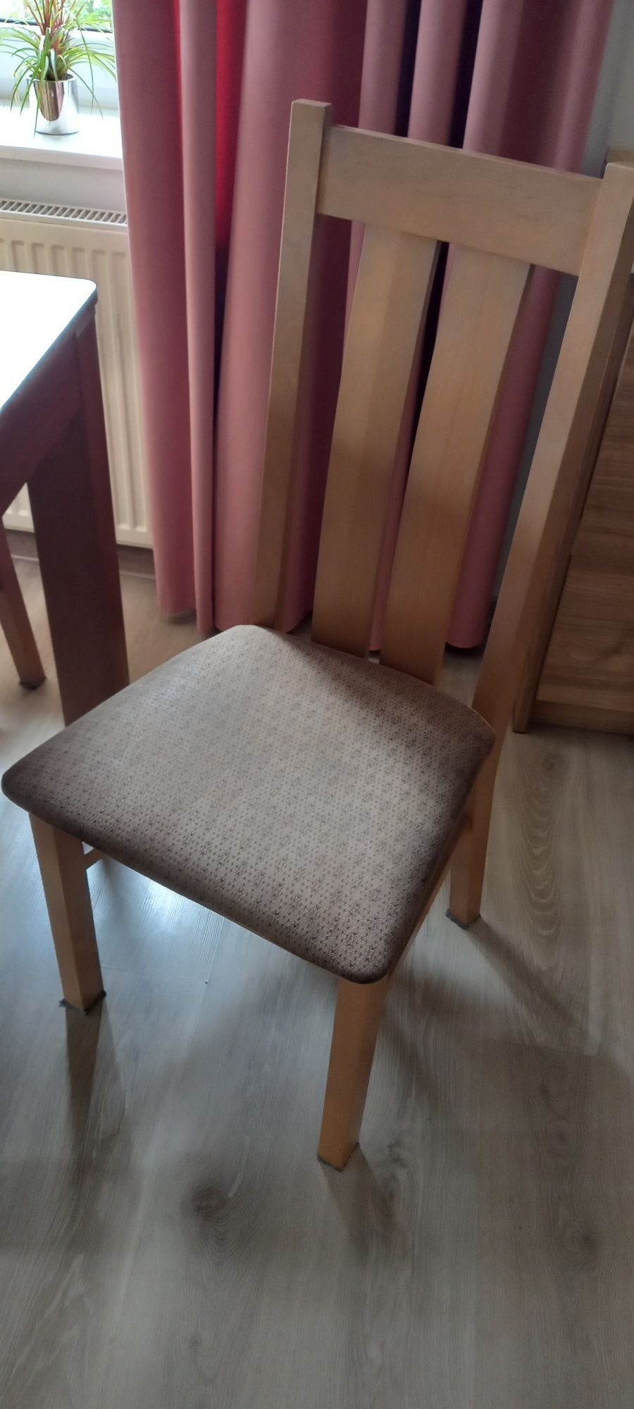 Stół z krzesłami