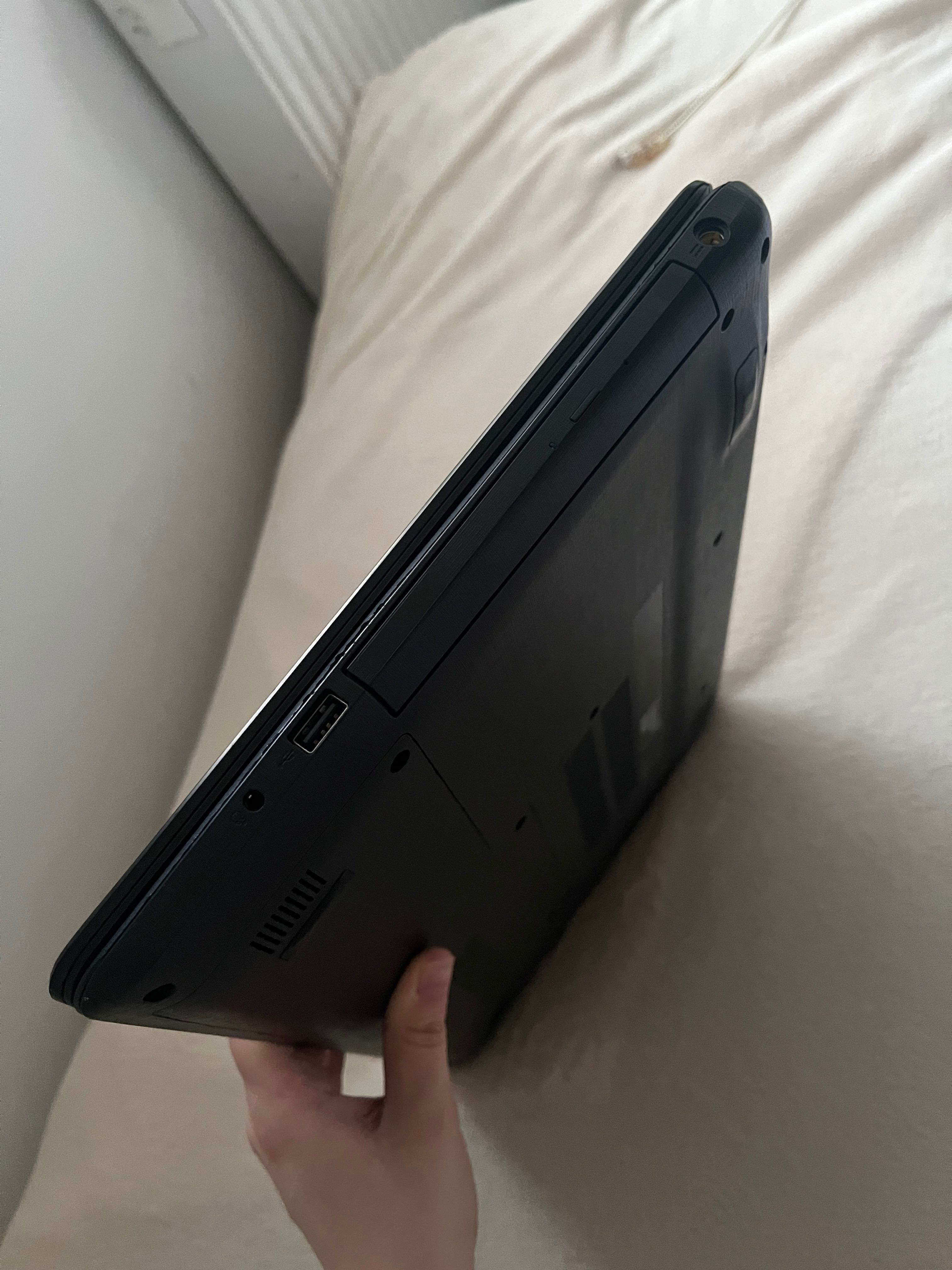 Laptop Acer Aspire F15 F5-573G-574E