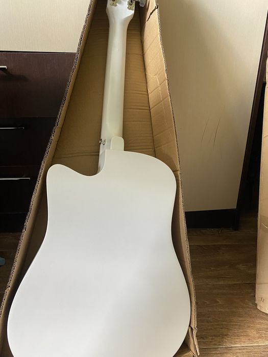 Акустична біла гітара нова