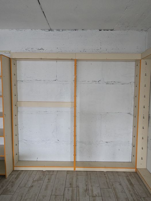 Мебель под обои.