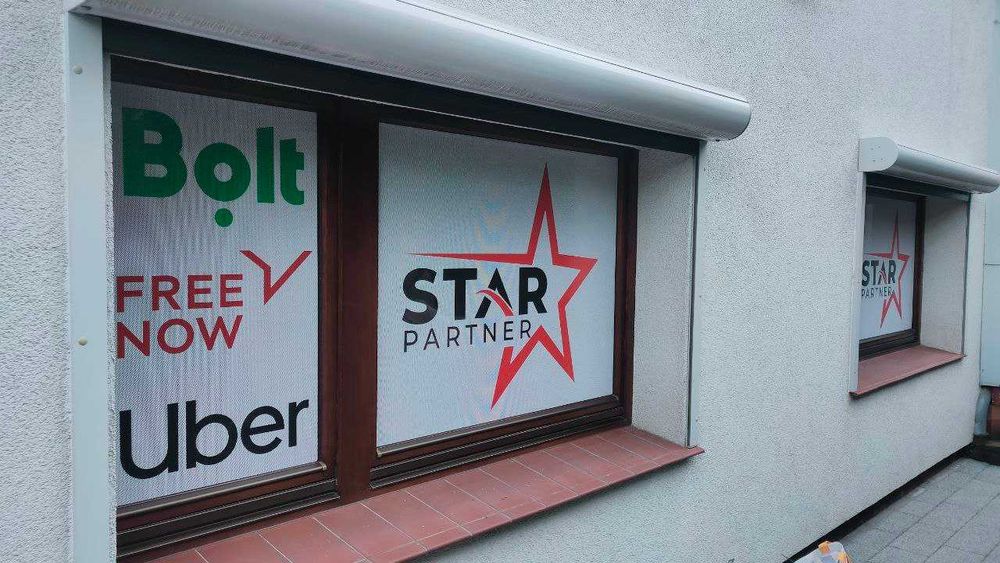 Reklama (Реклама) na samochodach. Oklejanie szyb, witryn, kompozytu