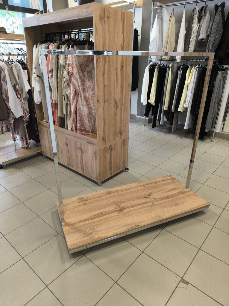 Meble i wyposażenia sklepu odzieżowego