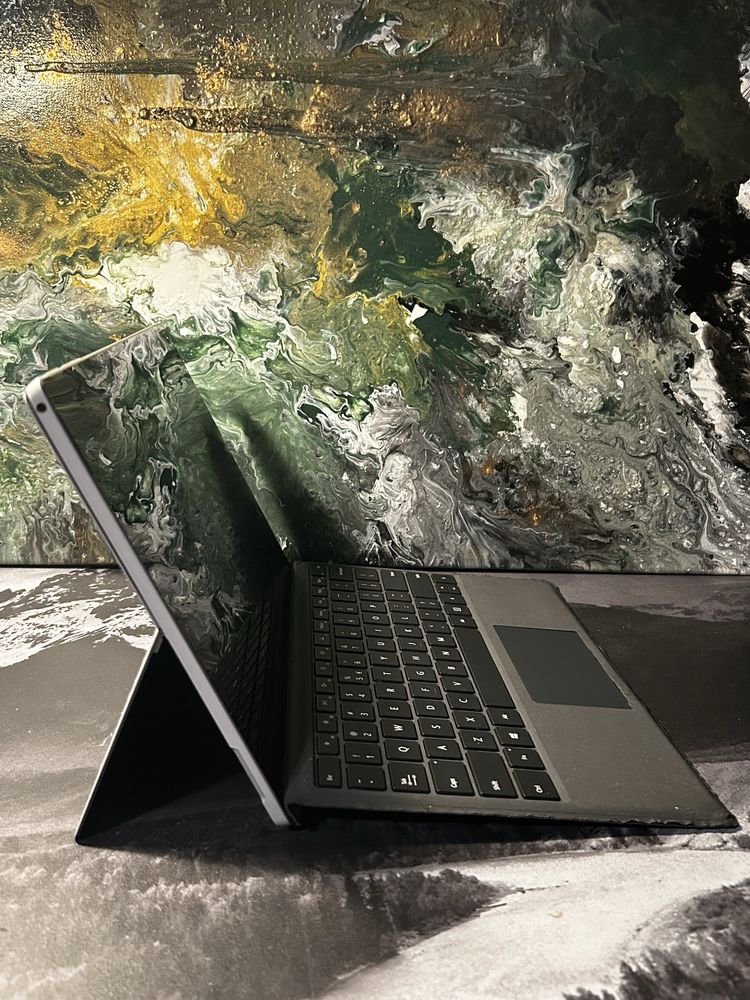 Microsoft Surface Pro 2w1– Intel Core M / 4GB RAM / 128GB SSD