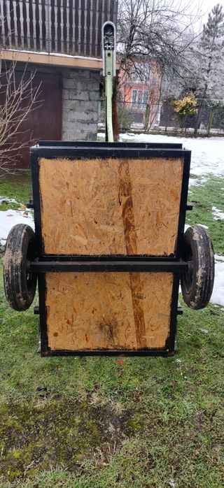 przyczepka do traktorka ogrodowego, wysokie burty, mocne koła i piasty