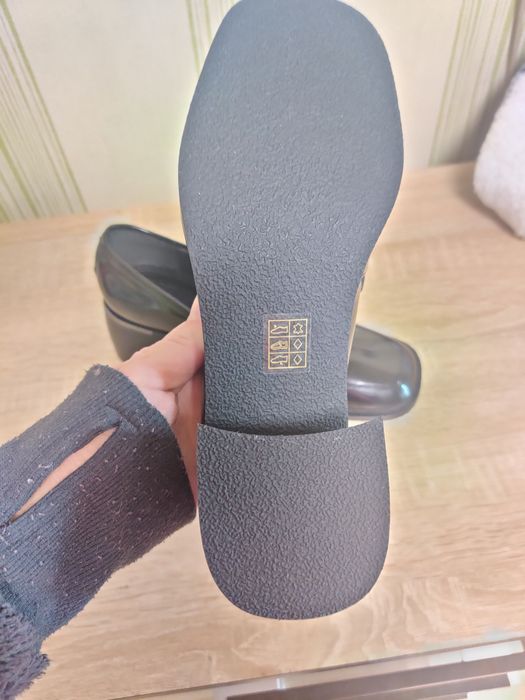 Лофери DKNY шкіряні р. 38,5