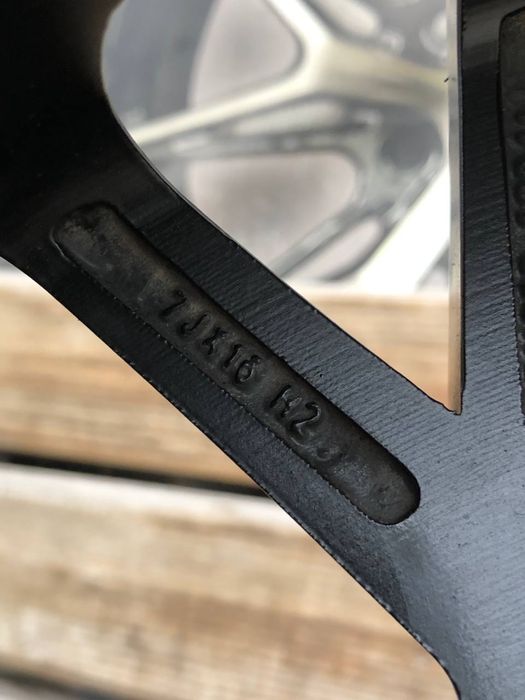 777 R16 5/114,3 диски MOMO в отличном состоянии