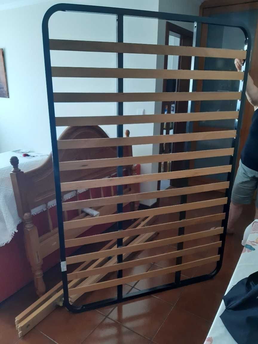 Cama de Casal em Pinho Restaurada e Estrado