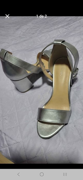 Sapatos de salto alto