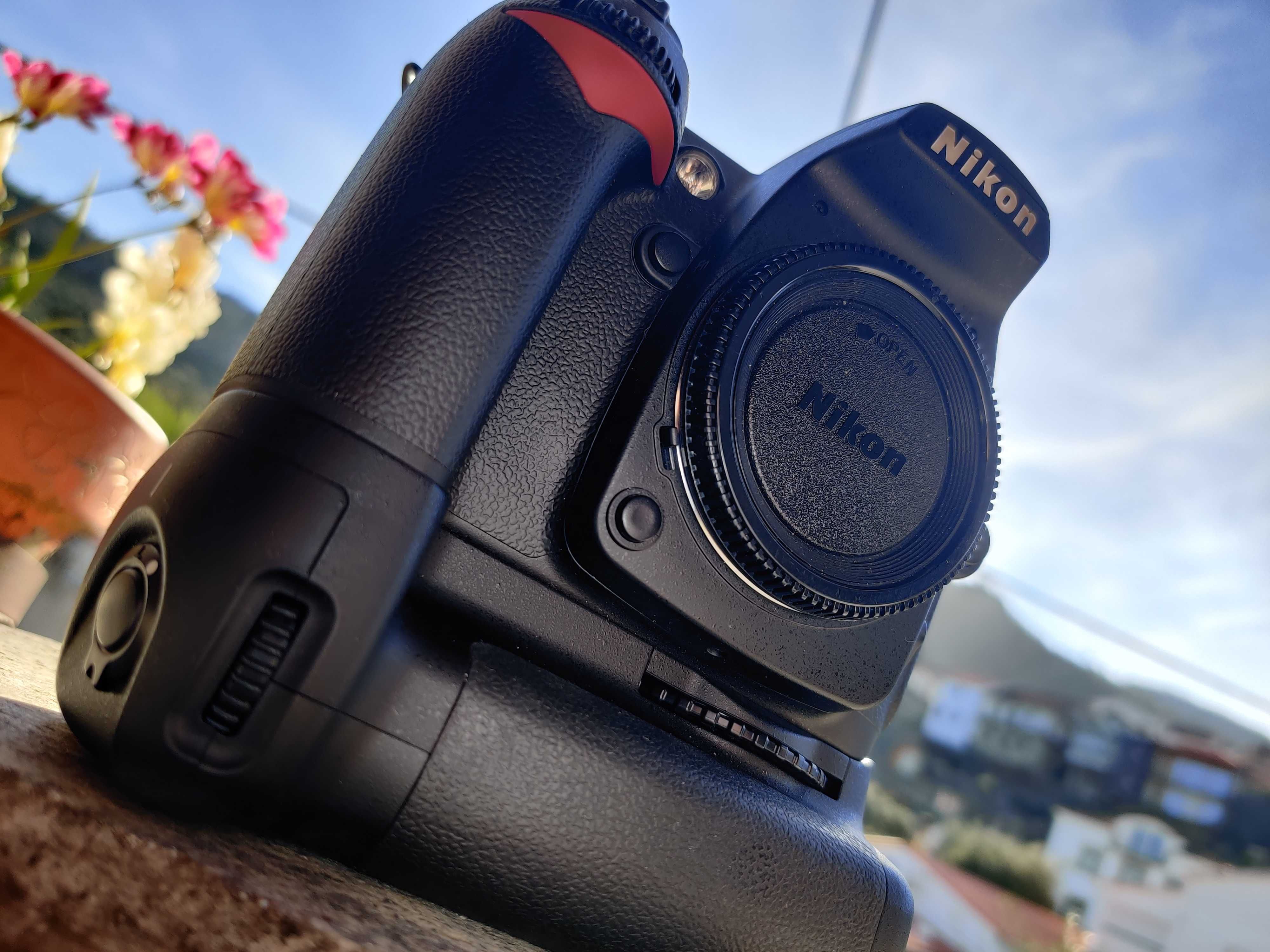 Nikon D90 e D70 com lente 18-70mm