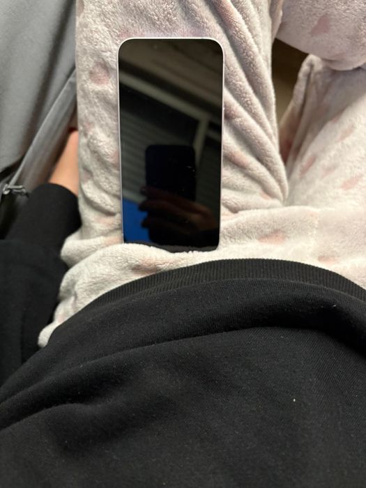 Iphone 14 novo leva carregador