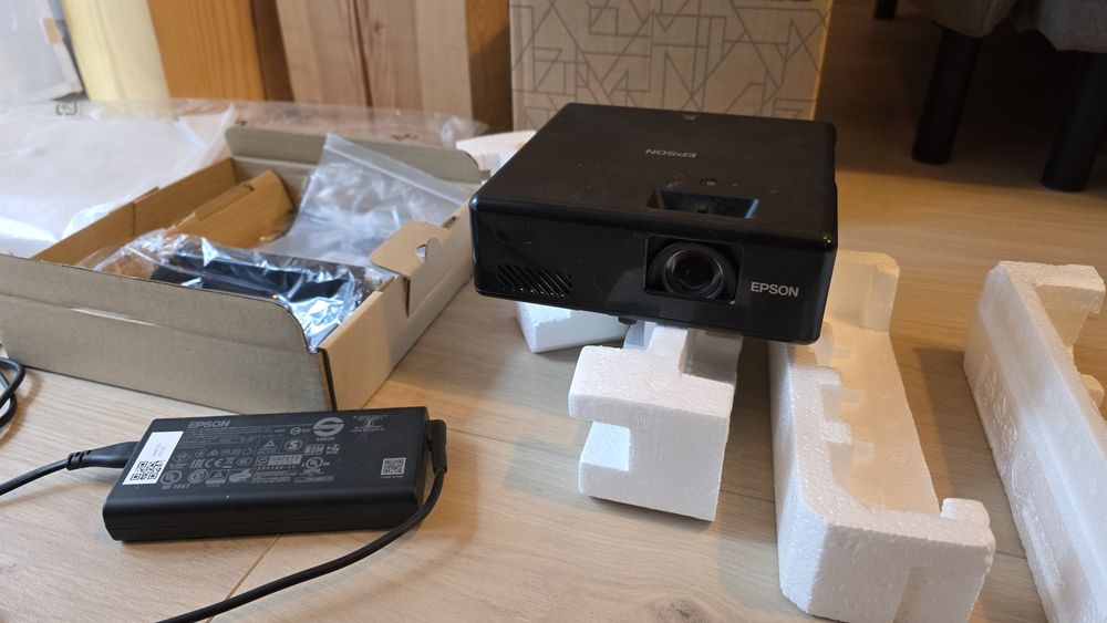 Epson EF-11. Projektor laserowy NA GWARANCJI + Xiaomi TV 4K Stick