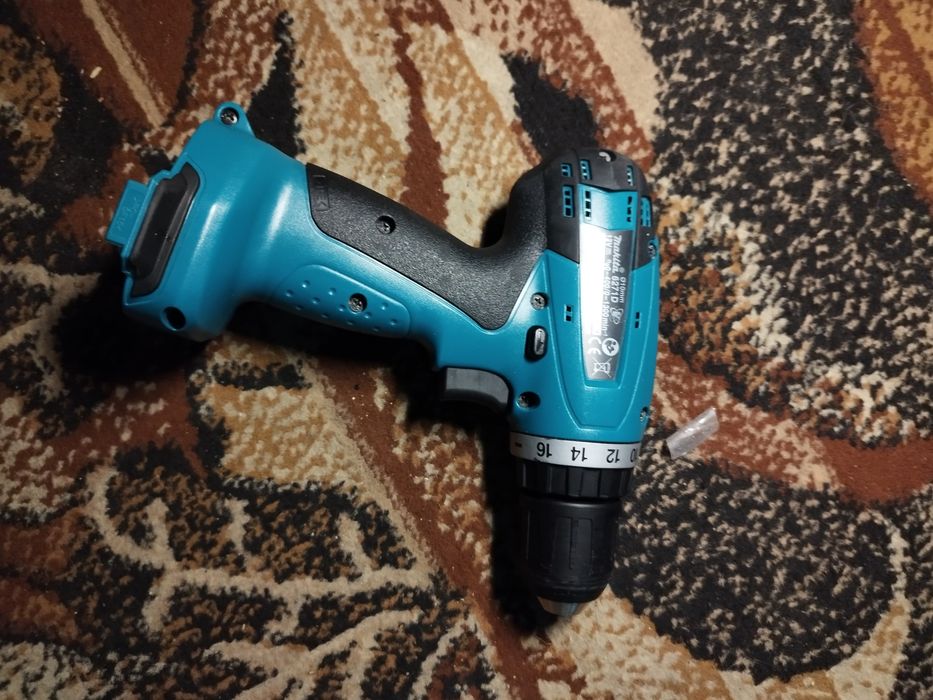 Wkrętarky Makita 6271D