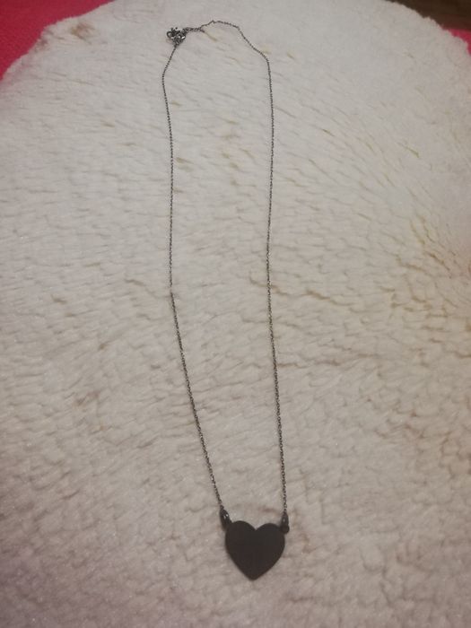 Colar curto com coração