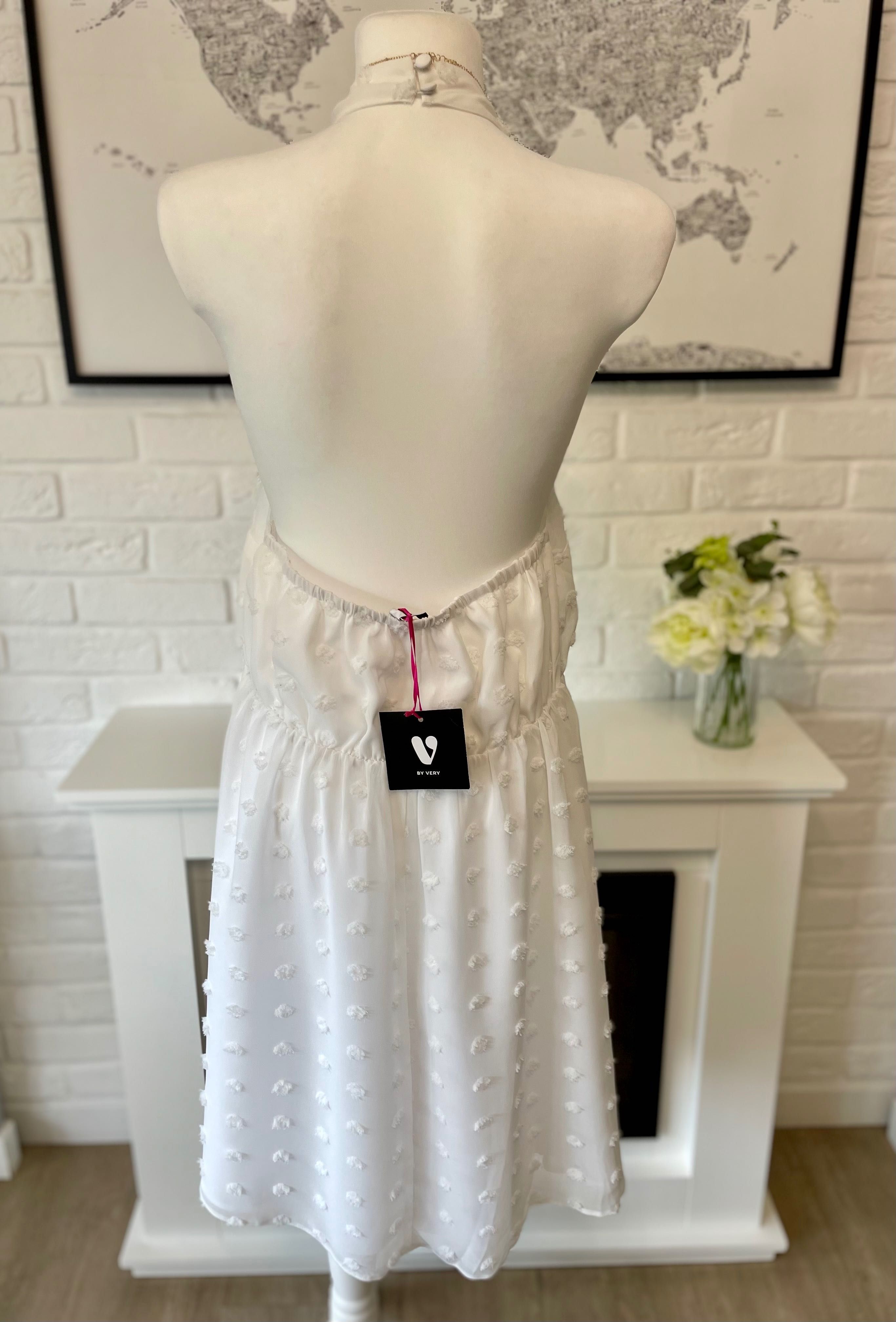 Biała sukienka typu halter w groszki z odkrytymi plecami V by Very XXL