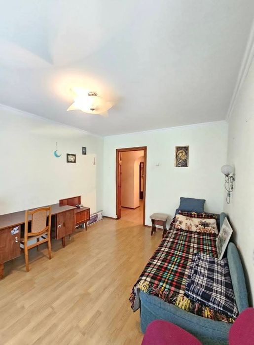 4ри кімнатна 2й поверх , новий дім