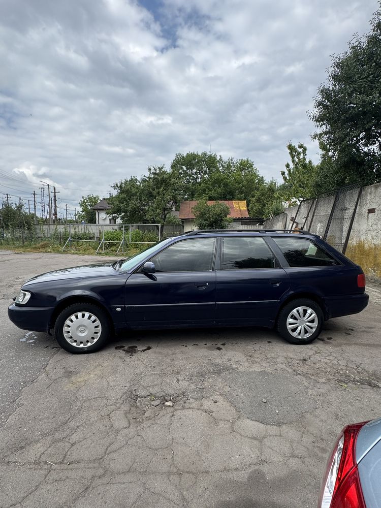 Автомобіль audi a4