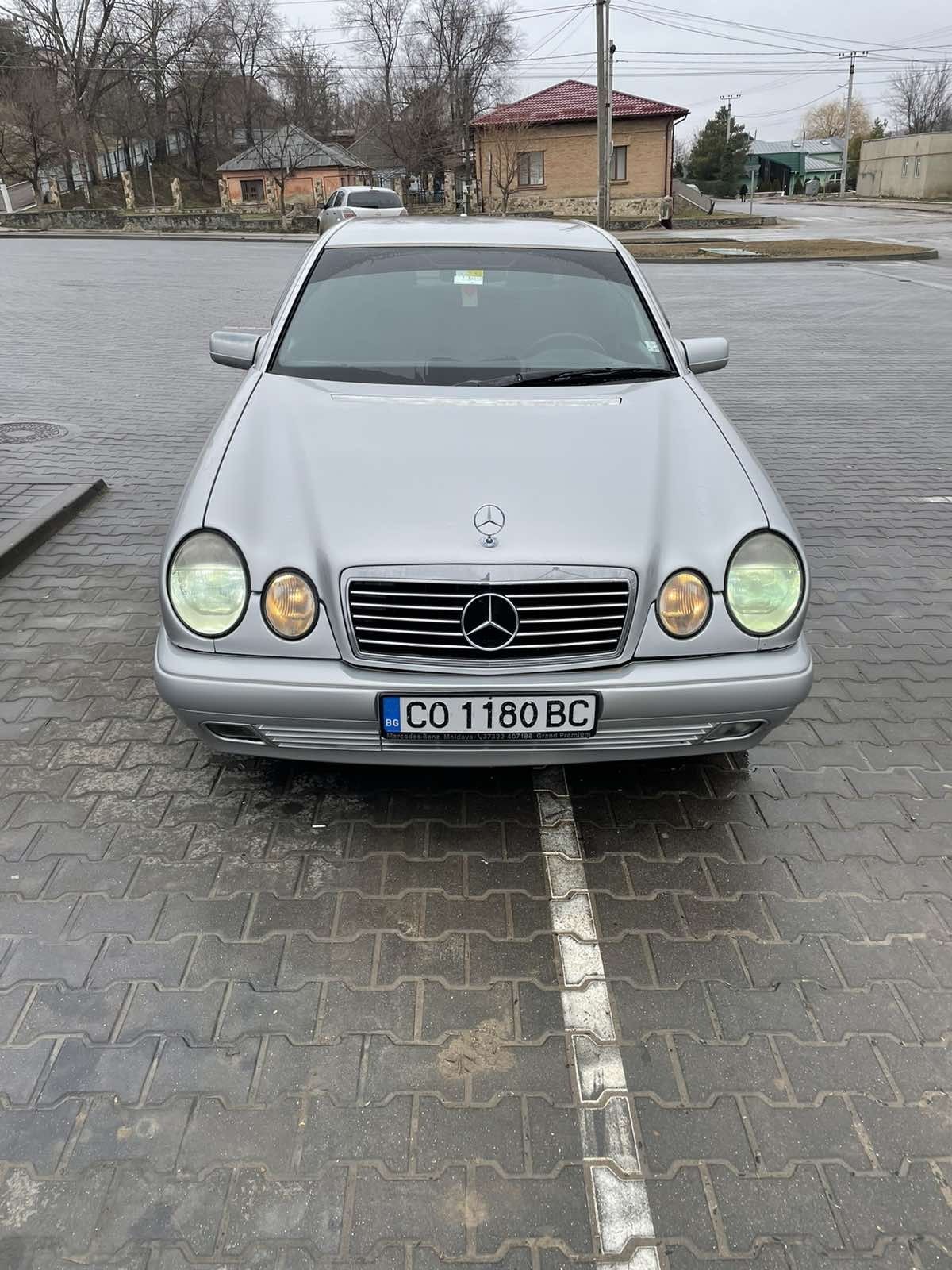 Продам Мерседес w 210 по запчастям. Есть все запчасти.