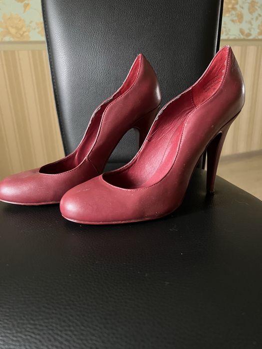 Туфлі жіночі на підборах