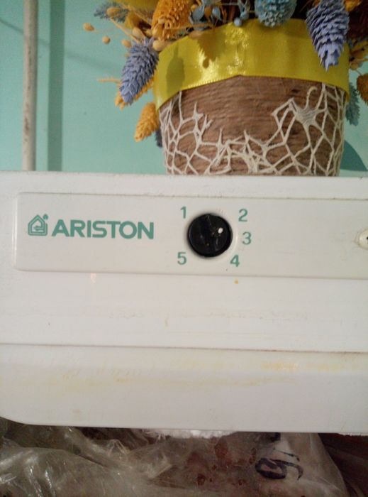 Морозильна камера ariston