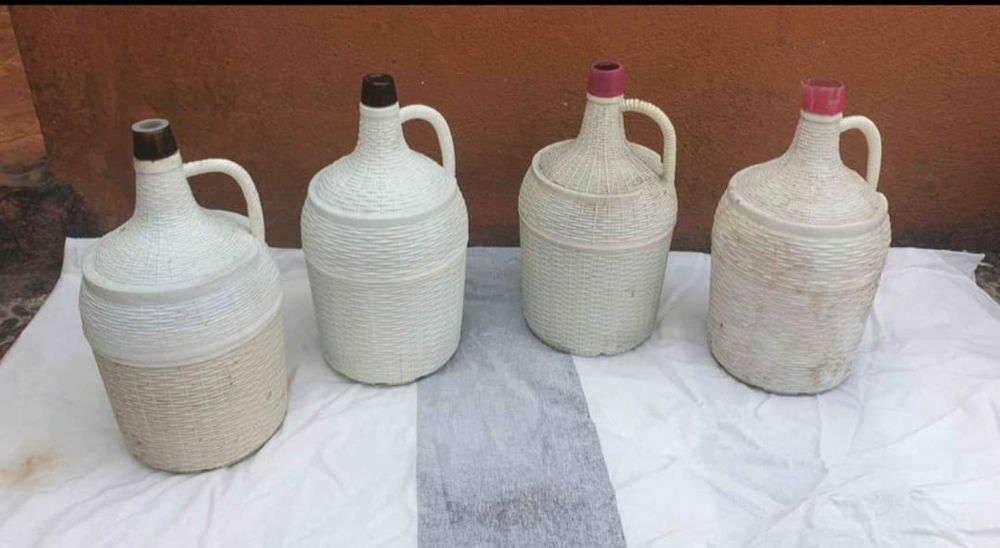 Conjunto de garrafões usados, ideais para armazenar líquidos valor cad