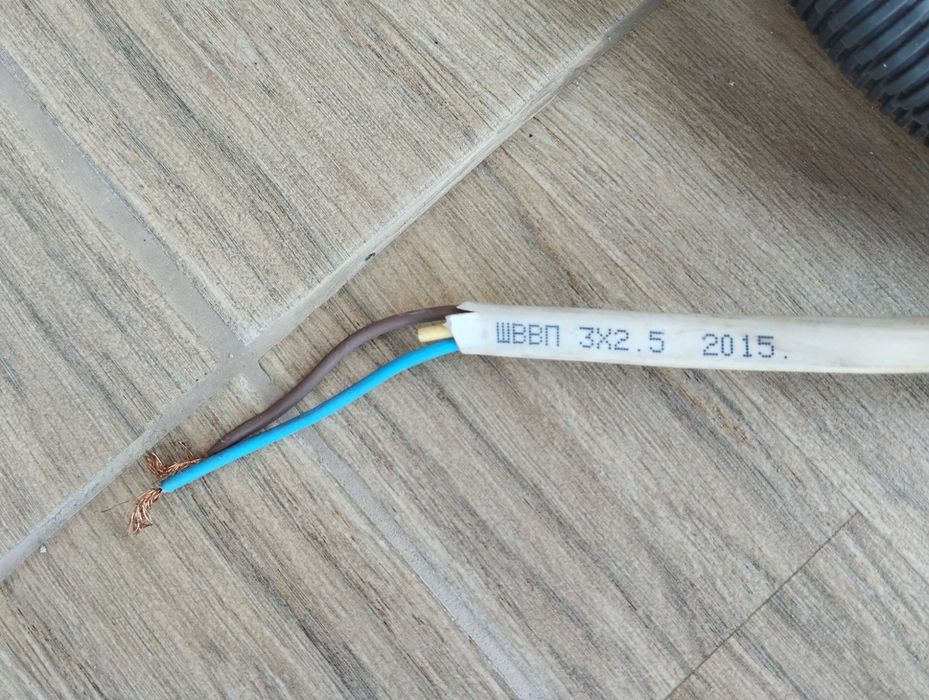Кабель силовий ШВВП 3x2,5 мідь в гофрі довжина 6 м.