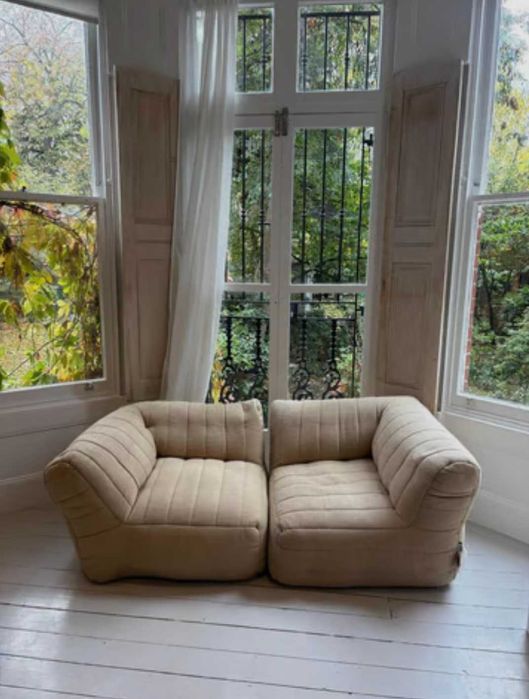 Puffs de interior e exterior/jardim comprados na Kinda Home como novos