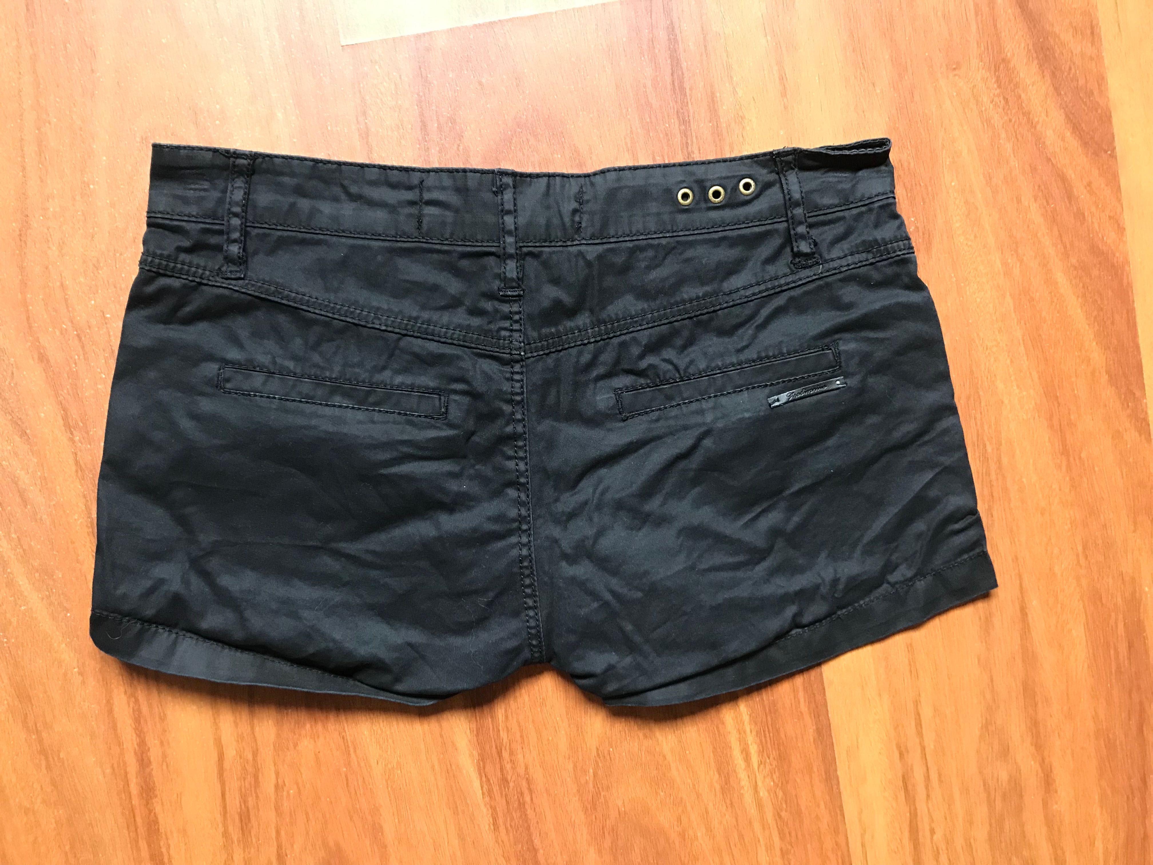 [Stradivarius] Calção preto curto
