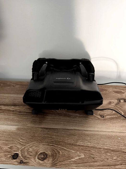 Logitech G29 com volante personalizado F1 Redbull