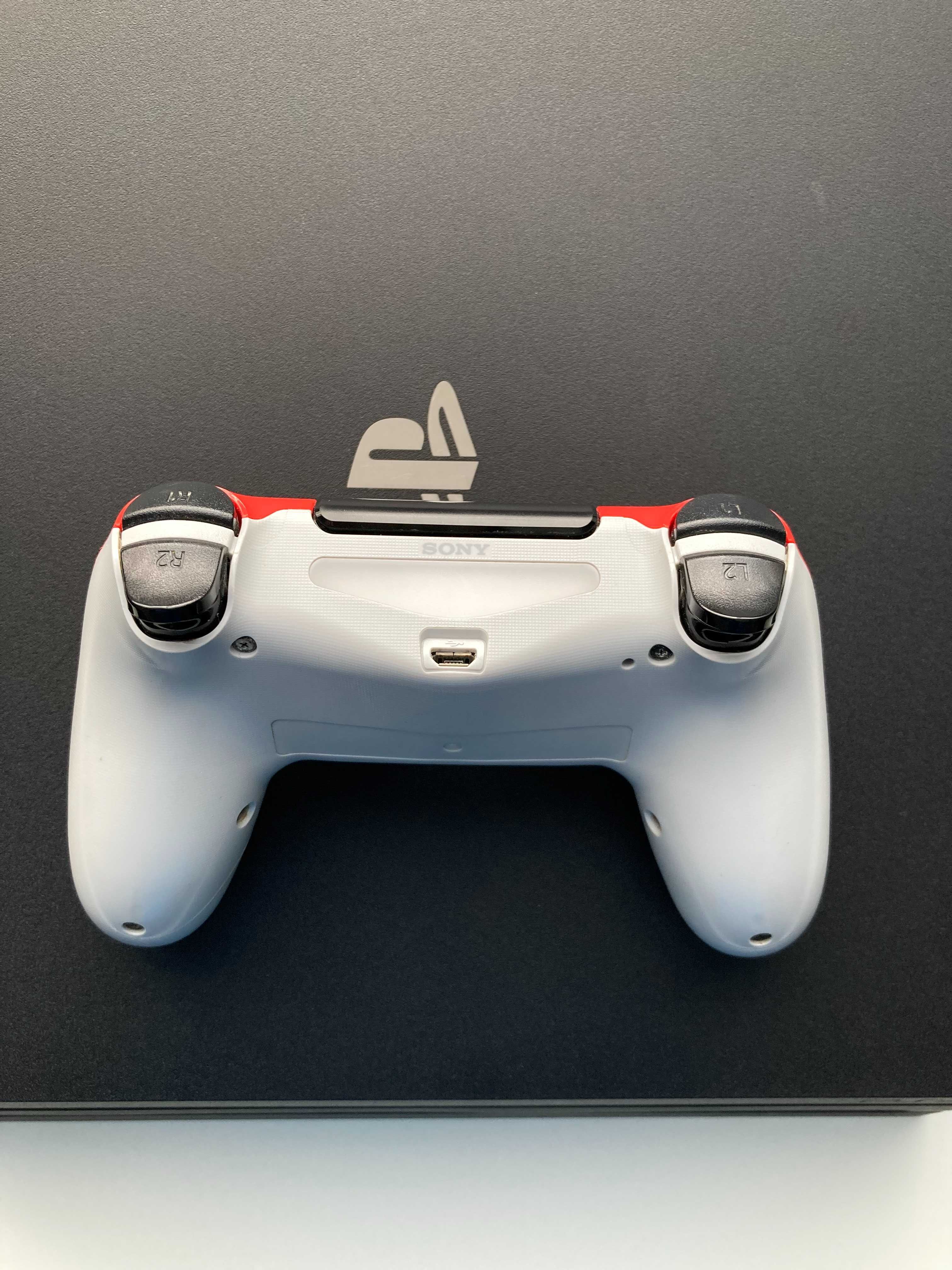 PlayStation 4 Pro 1TB + геймпад + гра