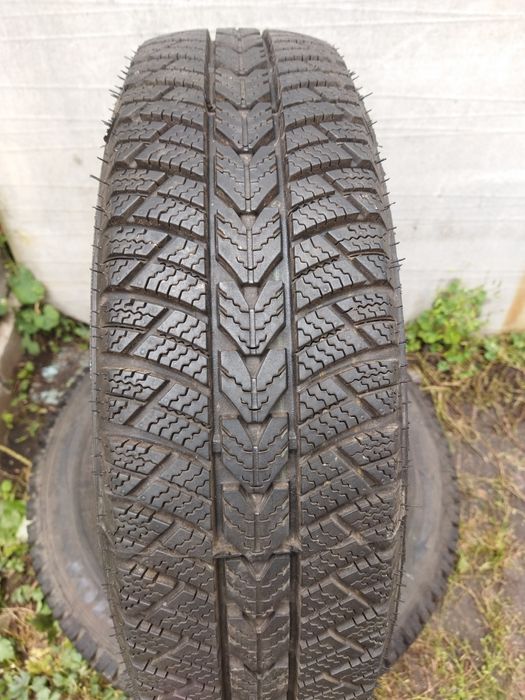 Продам зимнюю резину как новую с дисками 155/70R13 на Таврию,Славуту
