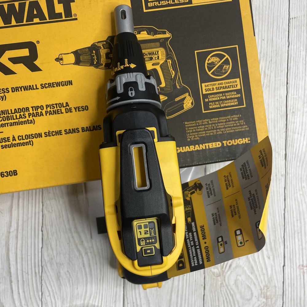 Бесщеточный шуруповерт для гипсокартона DeWALT DCF630 XR DCF620