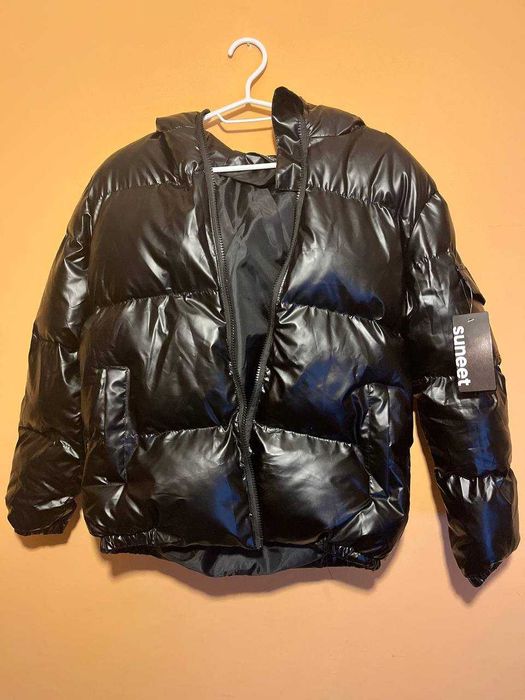 Czarna błyszcząca kurtka puchowa z kapturem NOWA!