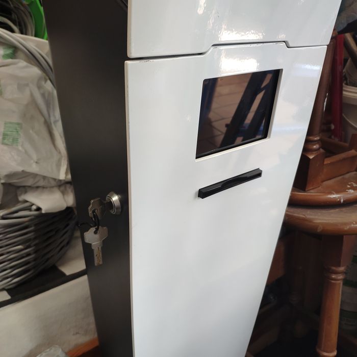 Quiosque dispensador de senhas com impressora térmica e ecrã tátil