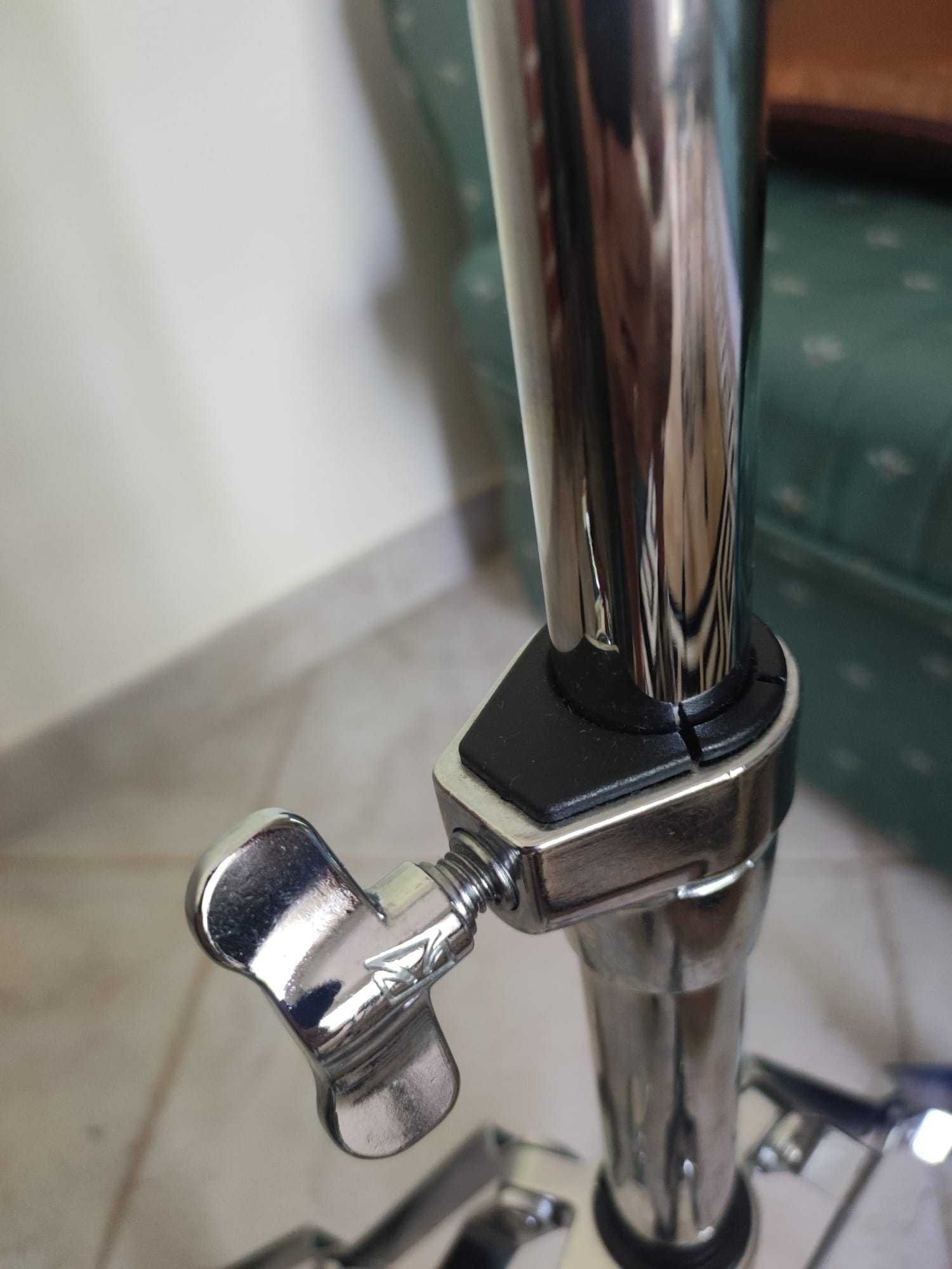 Vendo conjunto de suportes girafa Tama HC43BWN e HC83BW