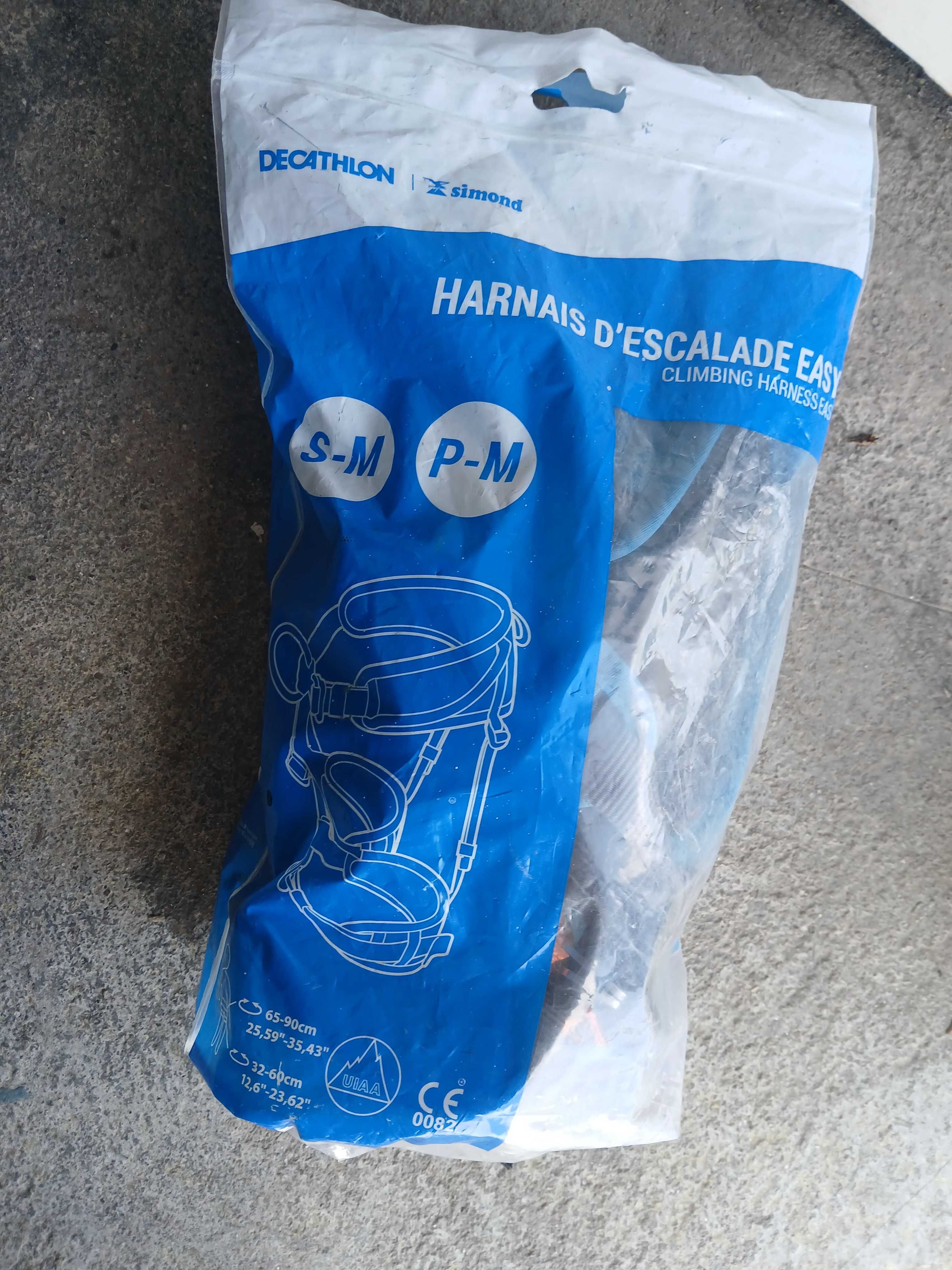 Vendo arnês de escalada, nunca usado