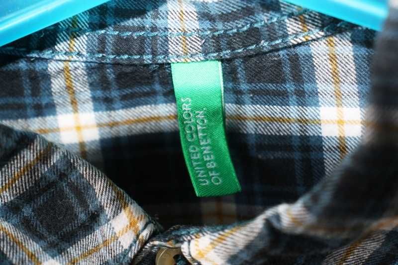 Camisa xadrez azul e preto da BENETTON tamanho 4 anos