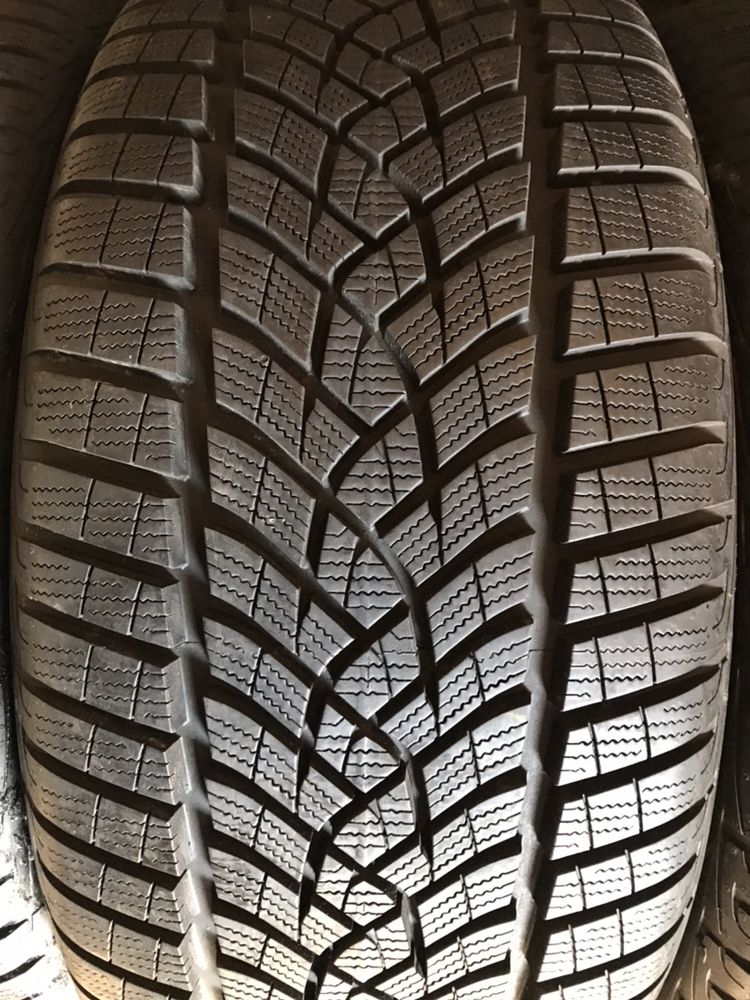 255/45/18 R18 Goodyear Ultra Grip GEN1 4шт зима