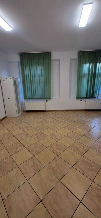 Lokal na wynajem 100m² z parkingiem.