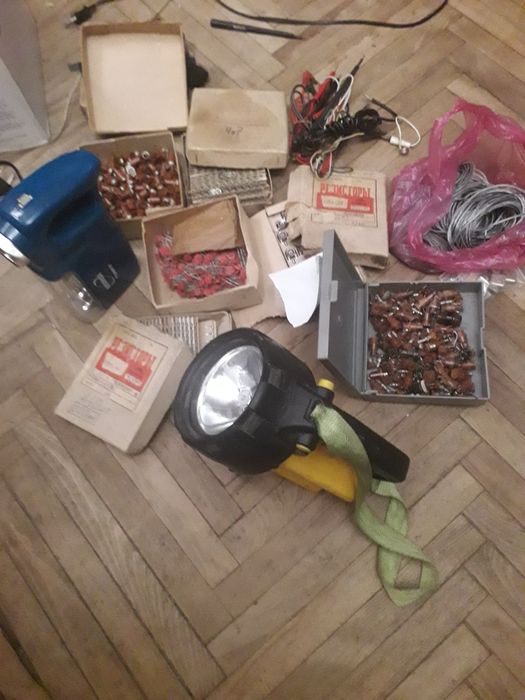 Резистори,конденсатор,провід екранований,щупи