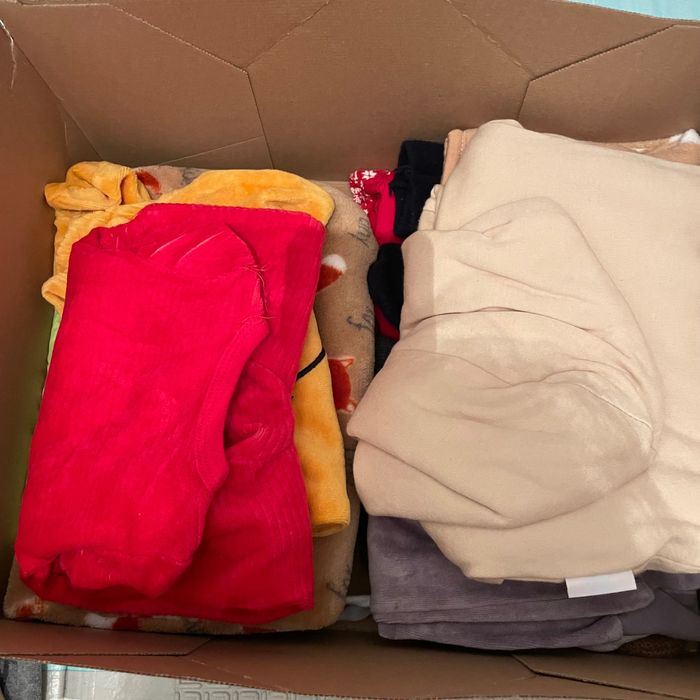 Karton ubranek dla niemowlaka