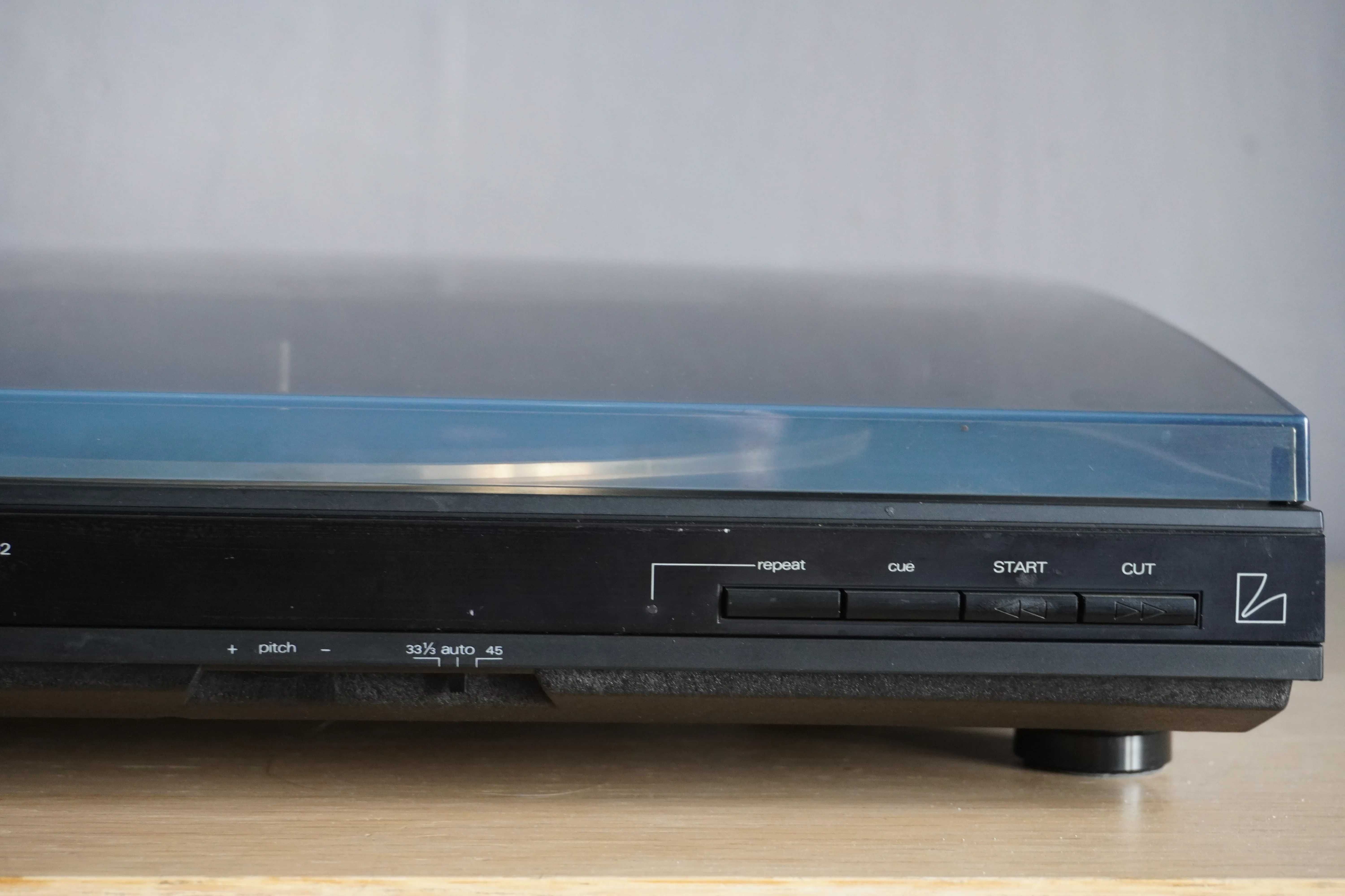 Gramofon Luxman P-102